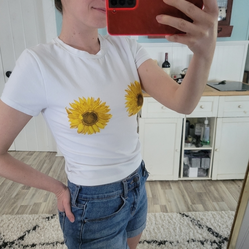 Forever 21 NWOT Sunflower tee - Picture 3 of 6